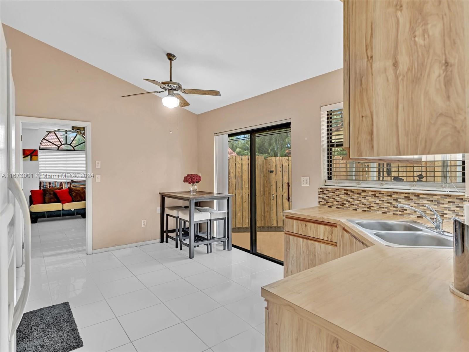 820 SW 113th Ter, Pembroke Pines, Florida image 16