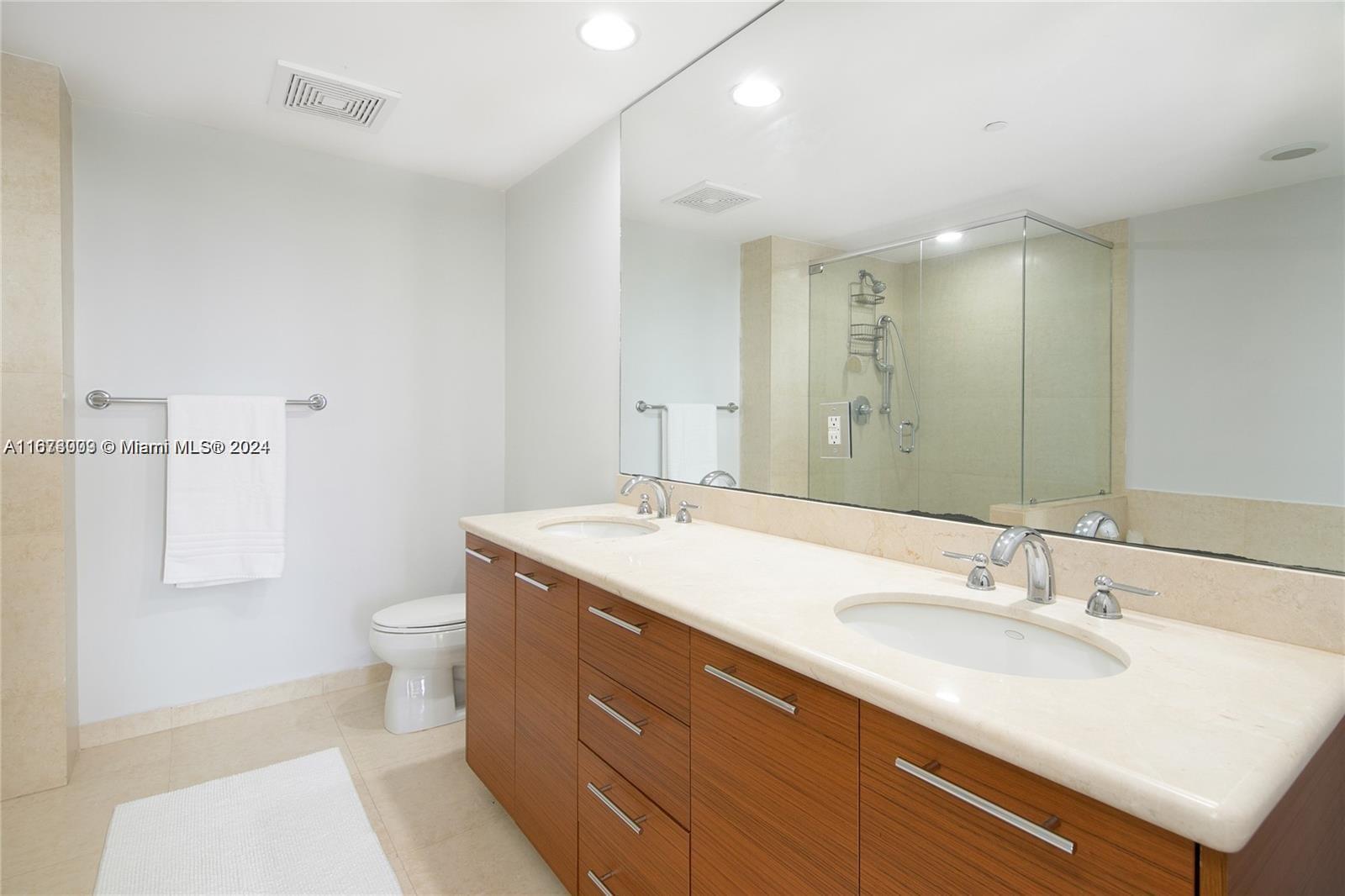 50 Biscayne Blvd #2211, Miami FL 33132