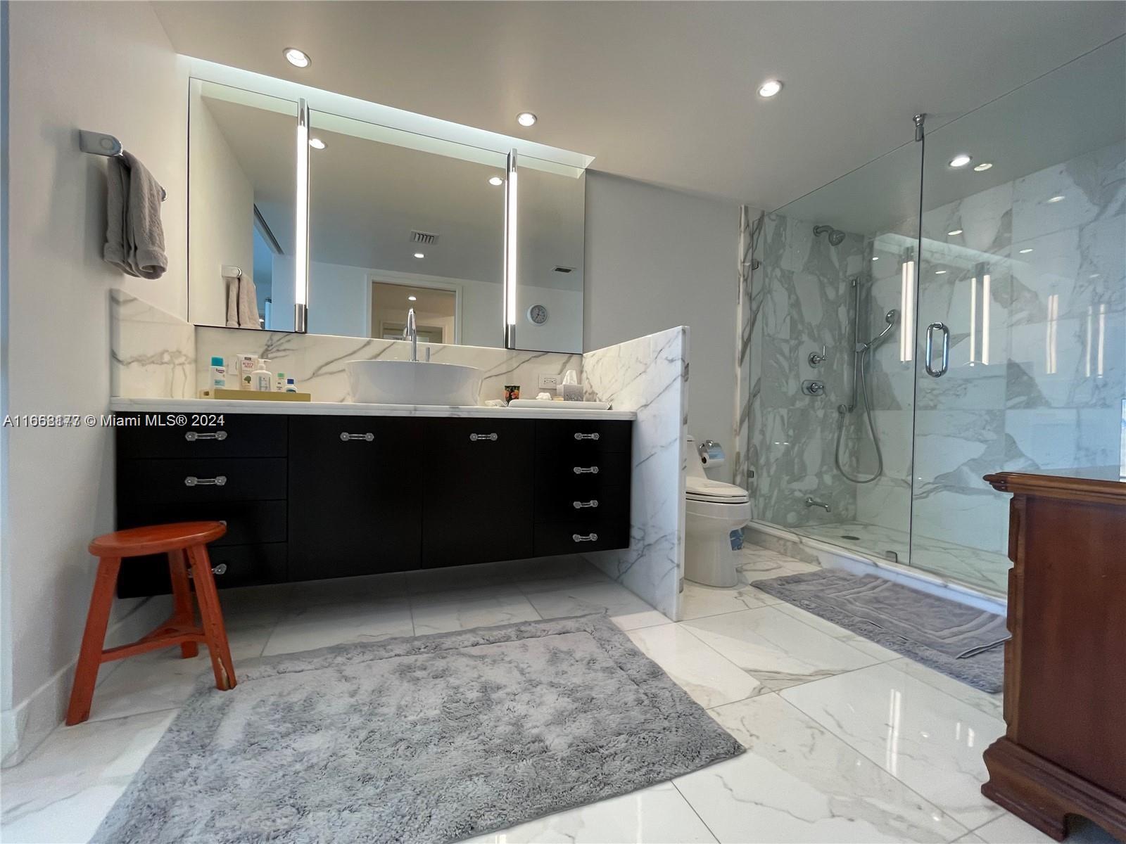 881 Ocean Dr #17B, Key Biscayne FL 33149