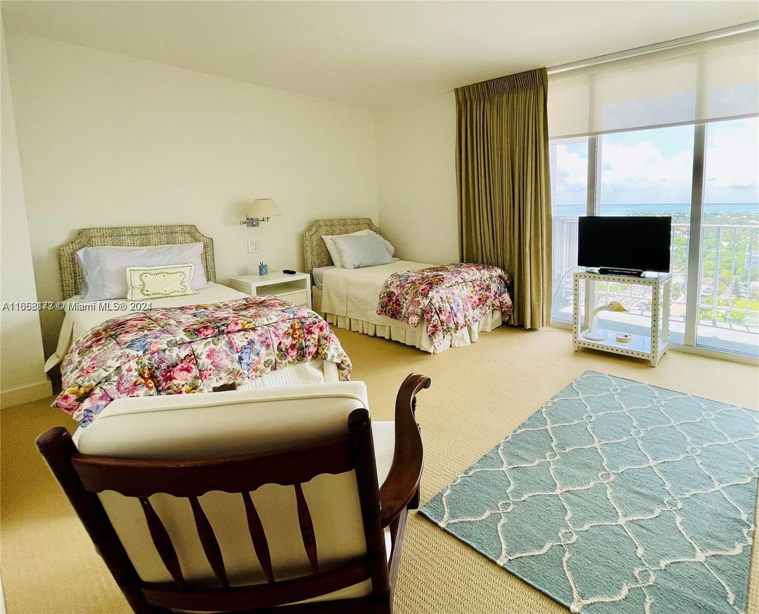 881 Ocean Dr #17B, Key Biscayne FL 33149