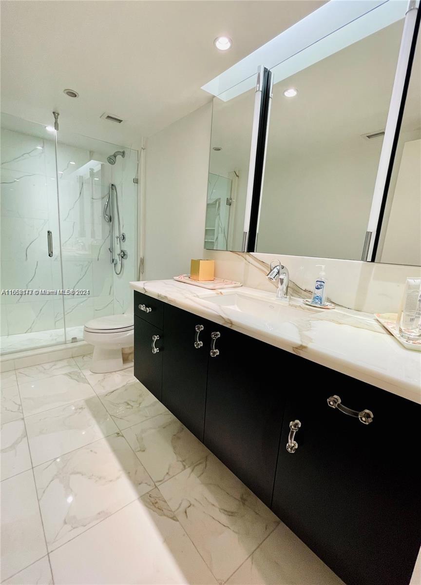 881 Ocean Dr #17B, Key Biscayne FL 33149