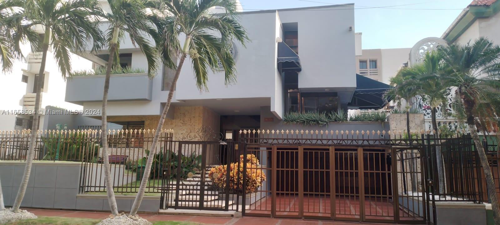 House for Sale in Barranquilla, FL