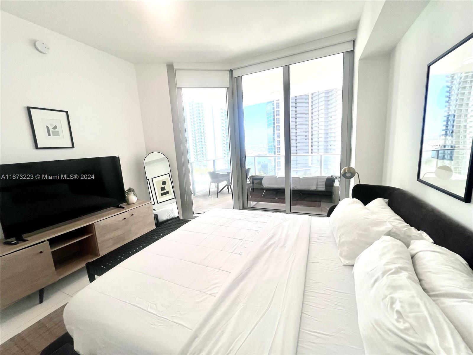 851 NE 1st Ave #1907, Miami FL 33132