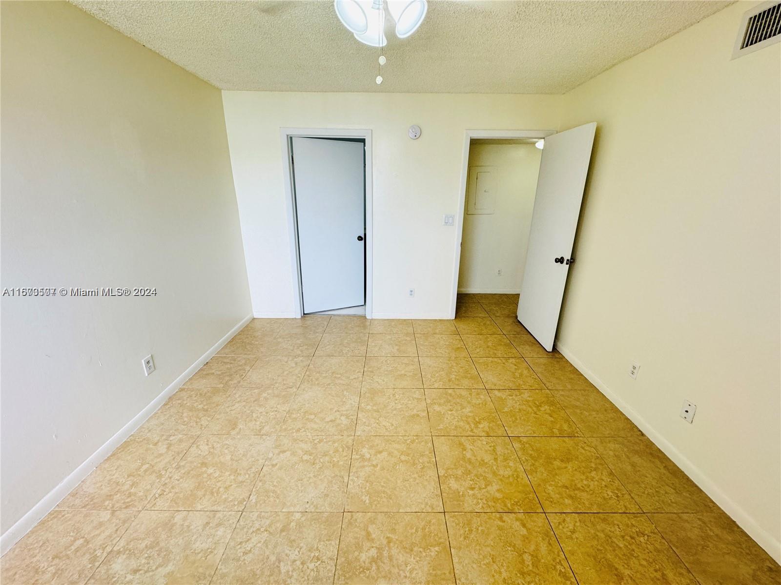 3473 NW 44th St #103, Oakland Park, Florida image 4