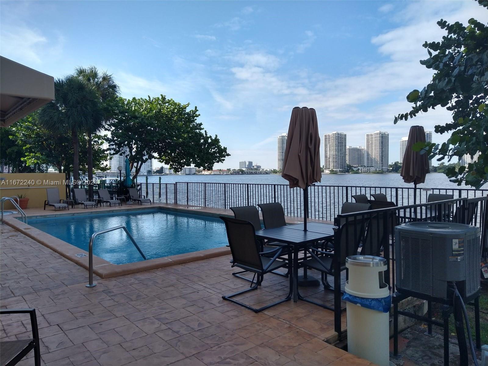 17878 N Bay Rd #207, Sunny Isles Beach, Florida image 3