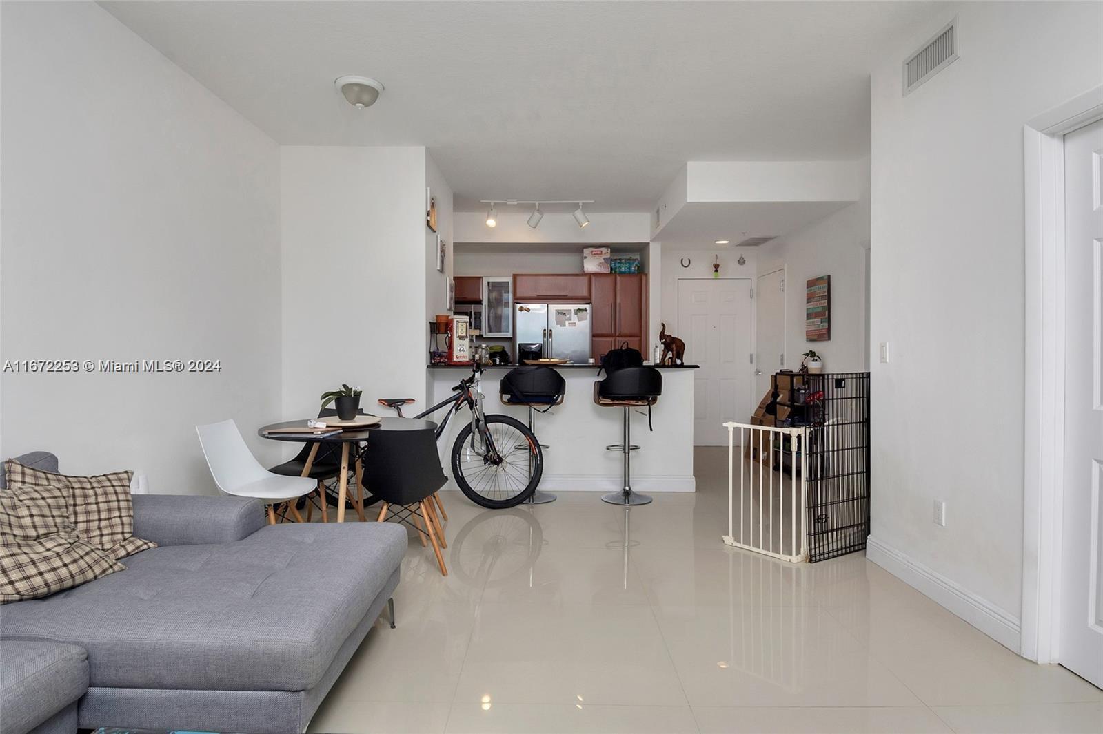 3232 Coral #605, Miami FL 33145