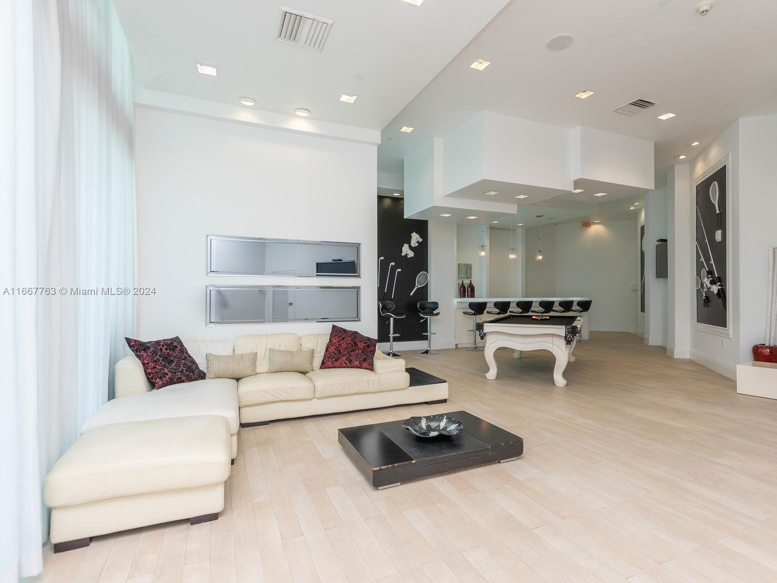 350 S Miami Ave #1811, Miami FL 33130