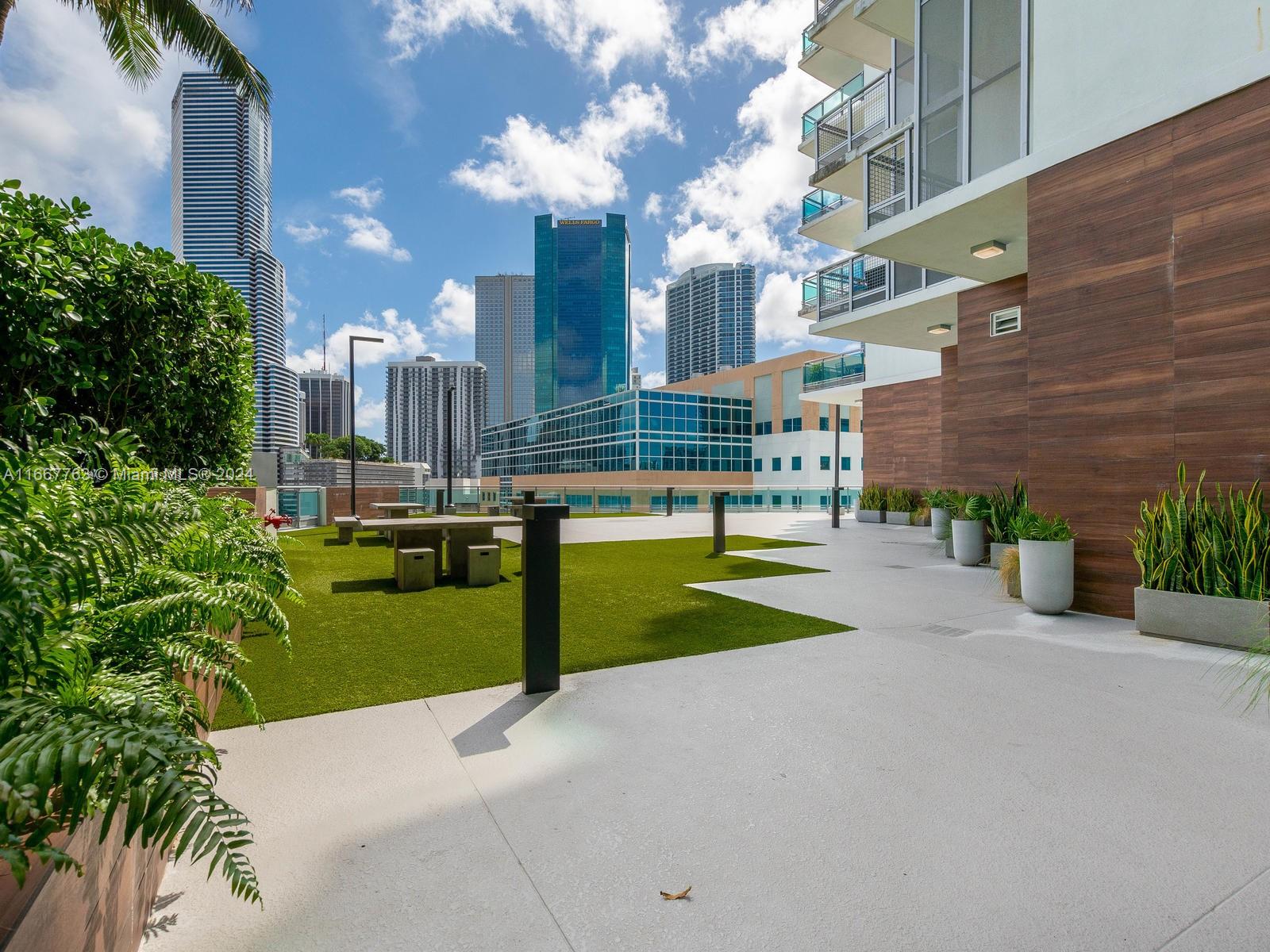 350 S Miami Ave #1811, Miami FL 33130