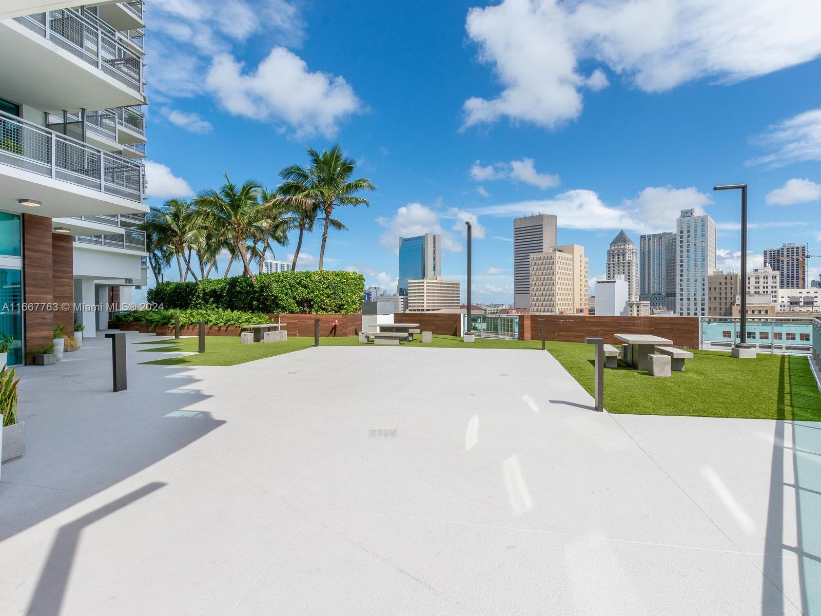 350 S Miami Ave #1811, Miami FL 33130
