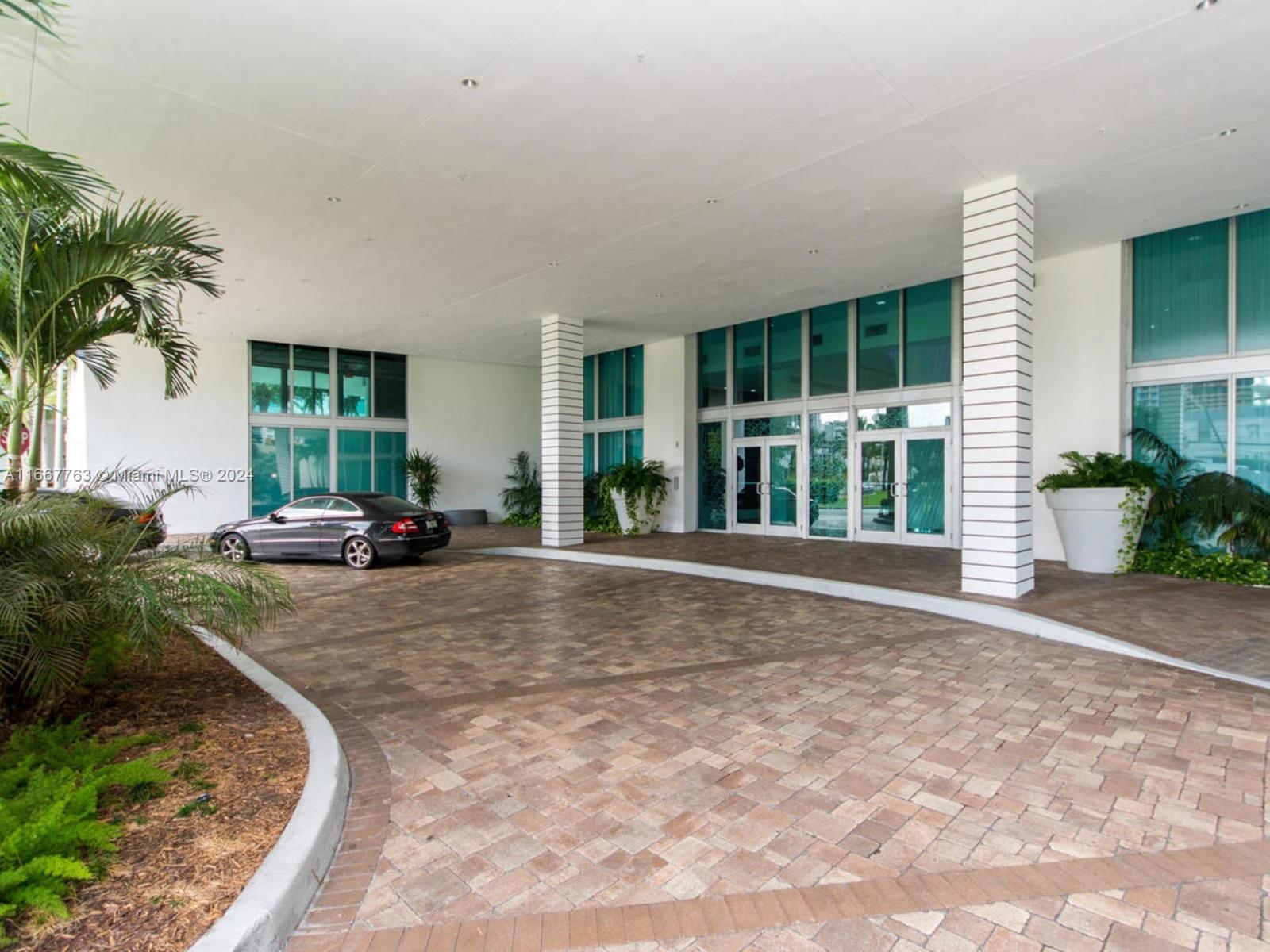 350 S Miami Ave #1811, Miami FL 33130
