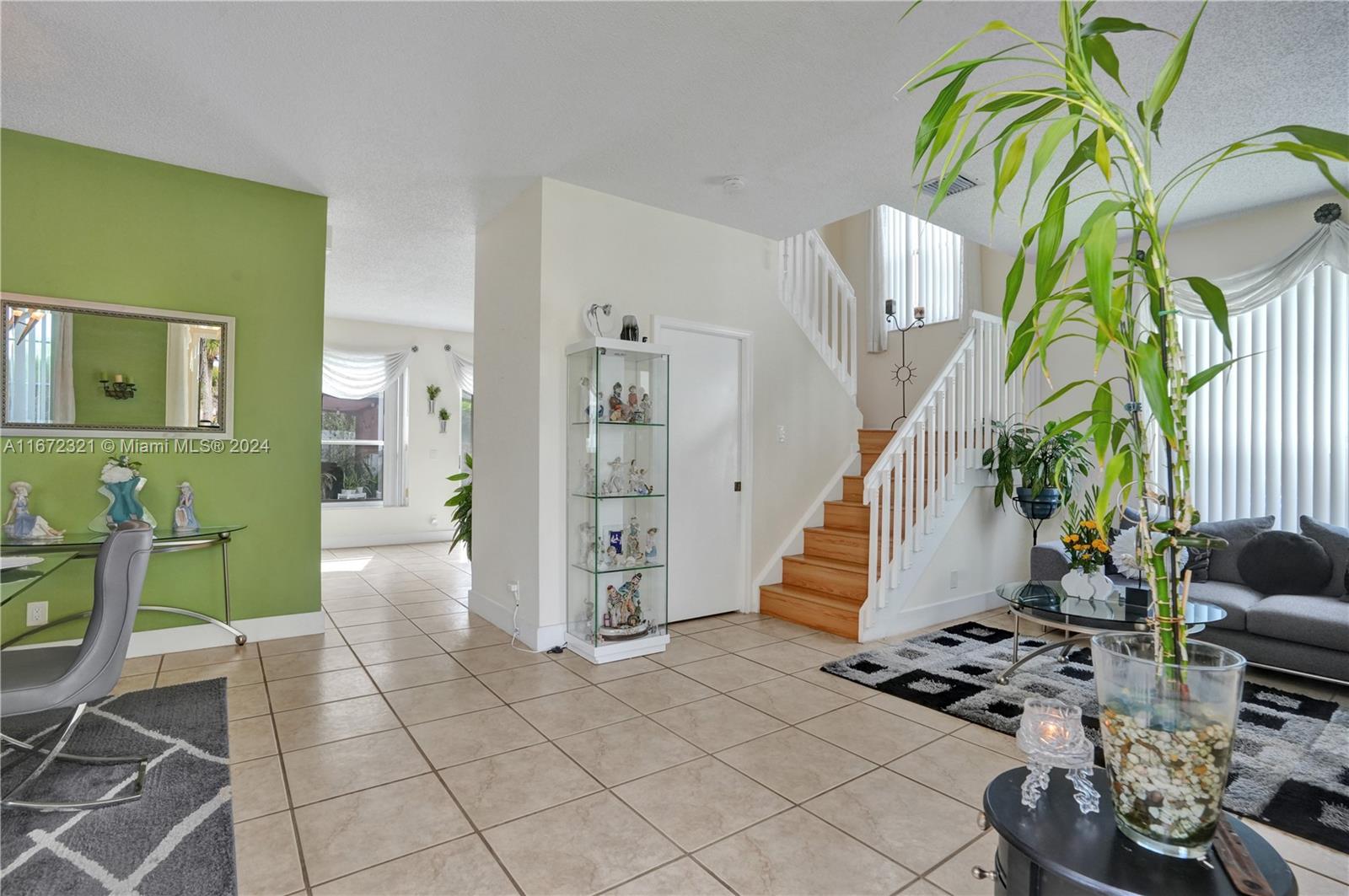 Listing Photo 12