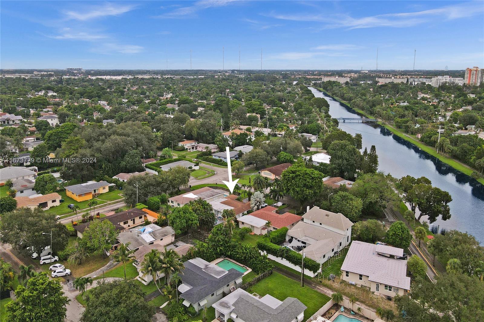 1310 NE 174th St, North Miami Beach, Florida image 37