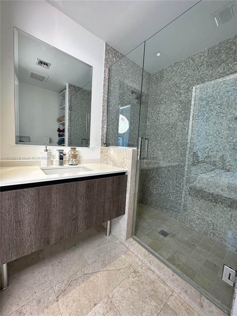 88 SW 7th St #1801, Miami FL 33130