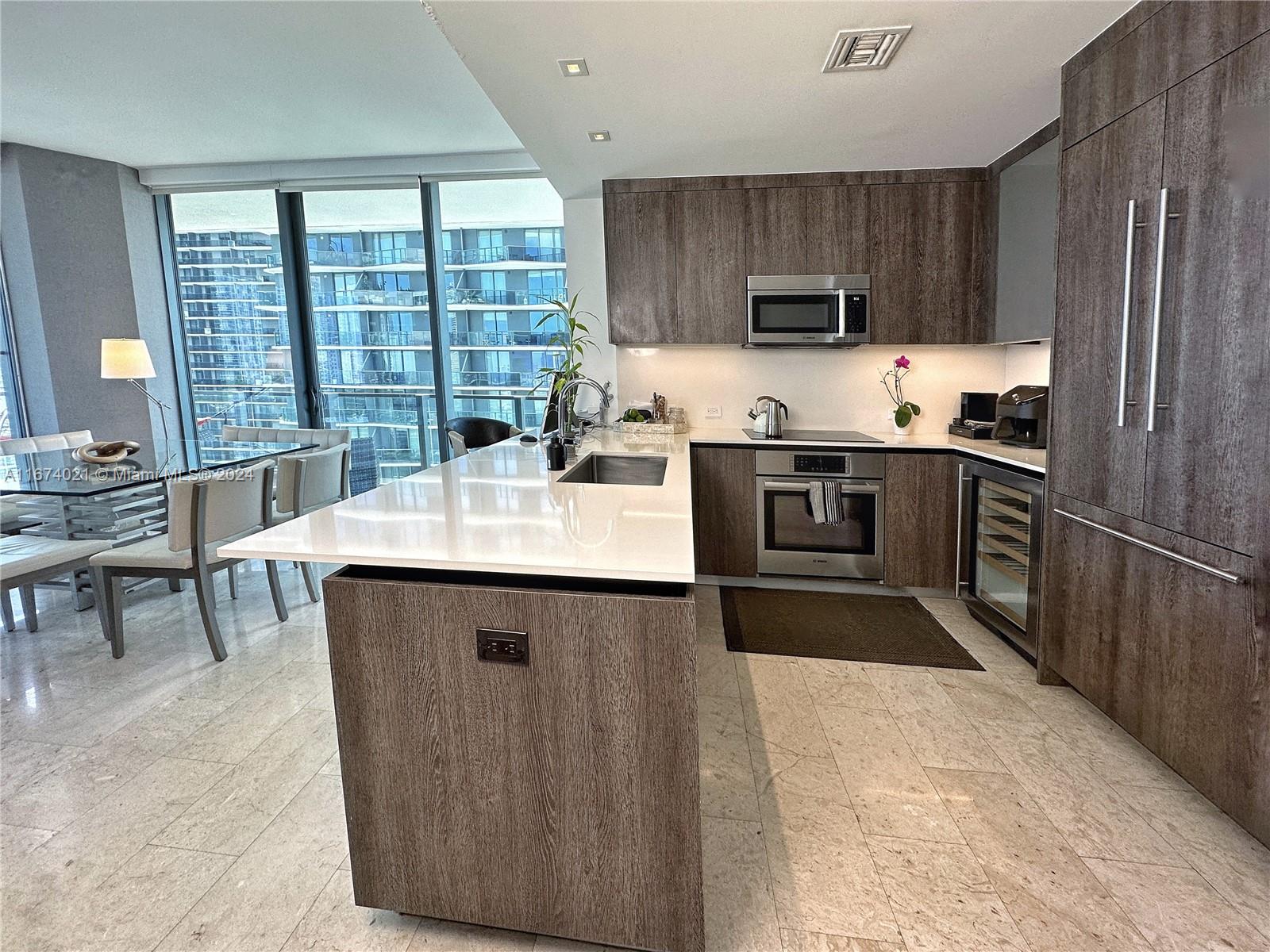 88 SW 7th St #1801, Miami FL 33130