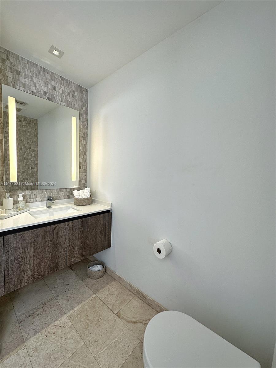 88 SW 7th St #1801, Miami FL 33130