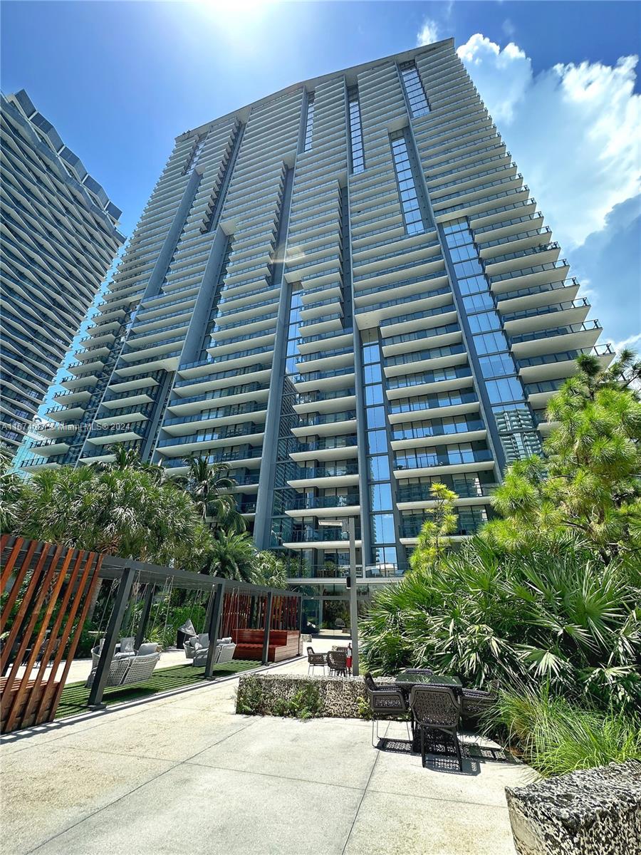 88 SW 7th St #1801, Miami FL 33130