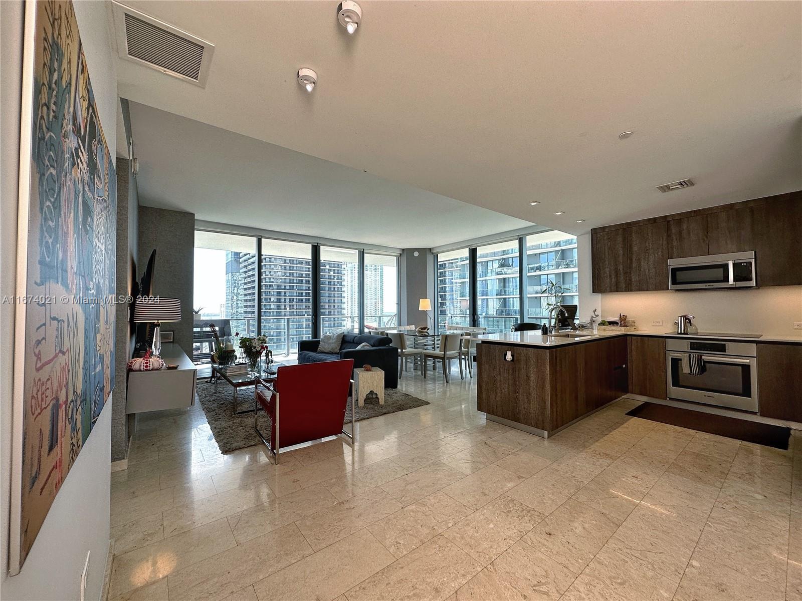 88 SW 7th St #1801, Miami FL 33130