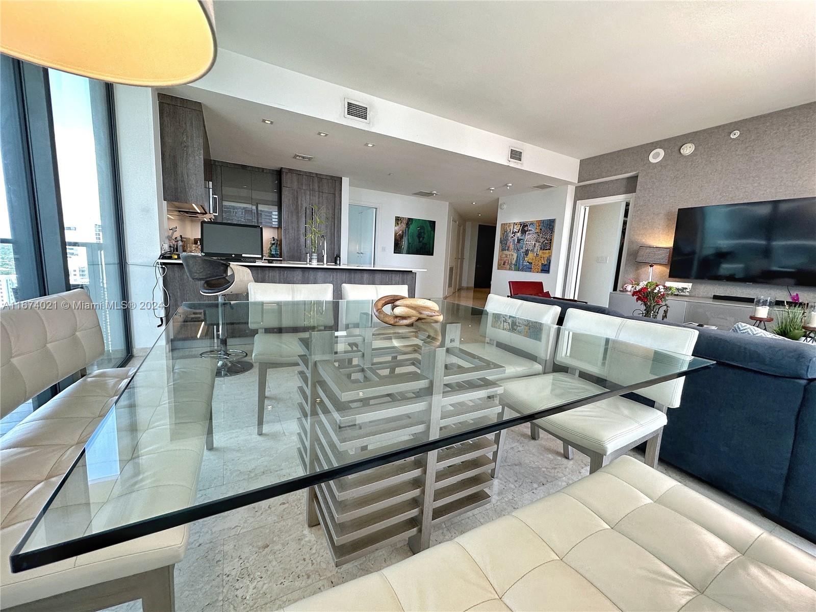 88 SW 7th St #1801, Miami FL 33130