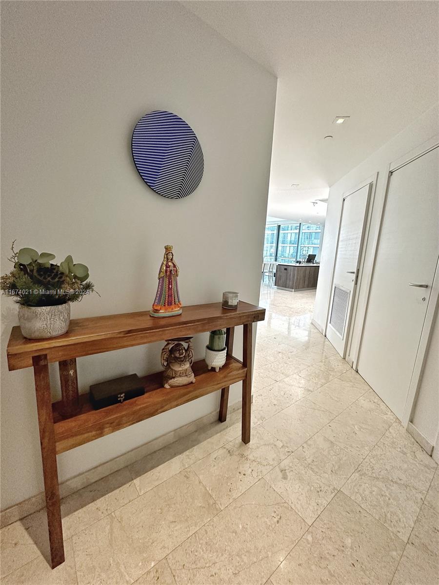 88 SW 7th St #1801, Miami FL 33130