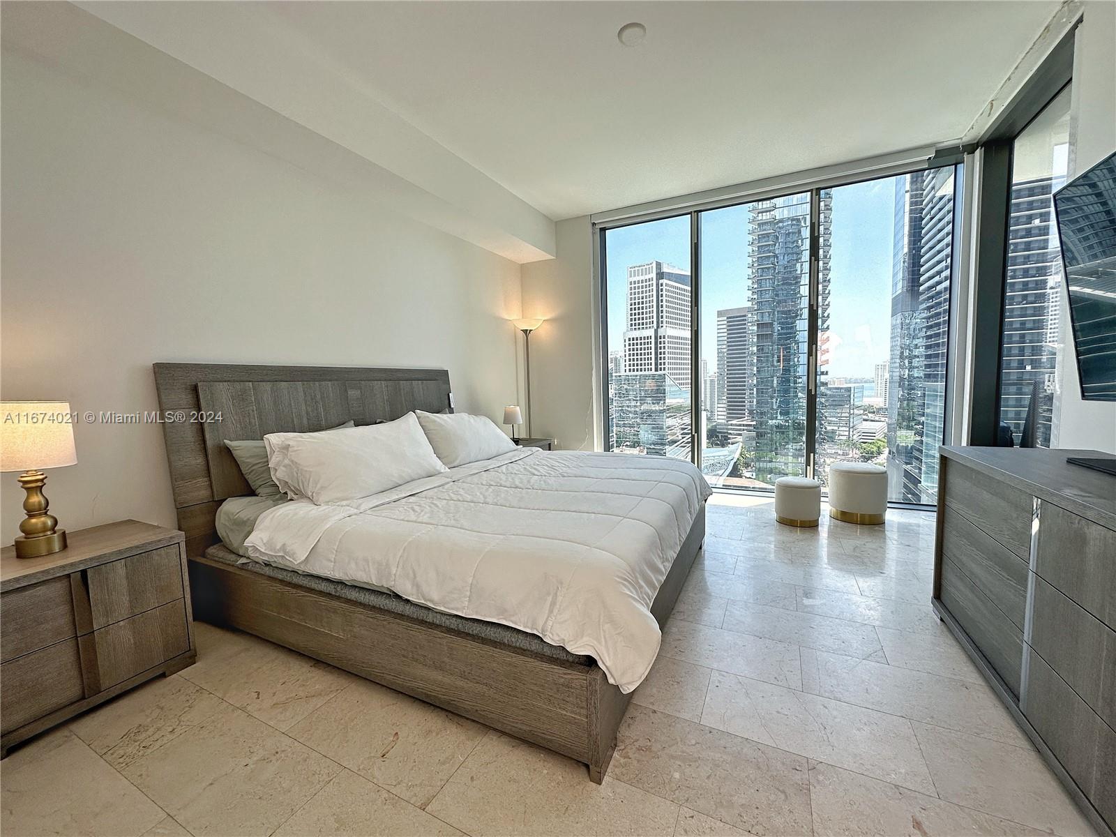 88 SW 7th St #1801, Miami FL 33130