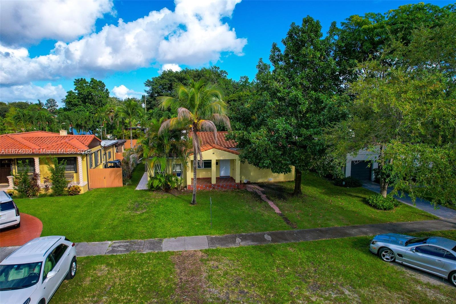 533 W South Dr, Miami Springs, Florida image 3