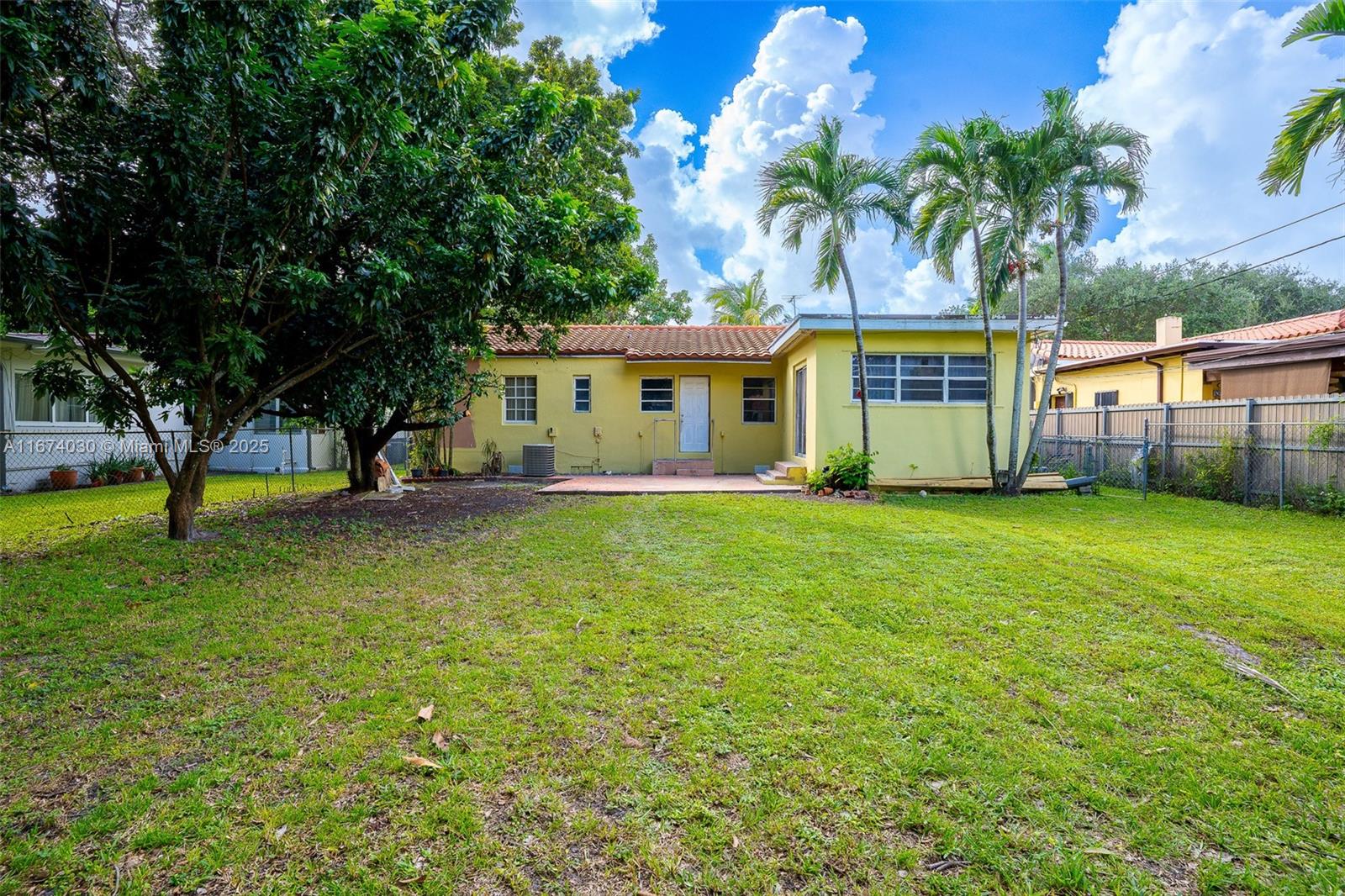 533 W South Dr, Miami Springs, Florida image 4