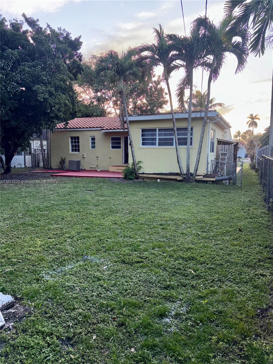 533 W South Dr, Miami Springs, Florida image 8