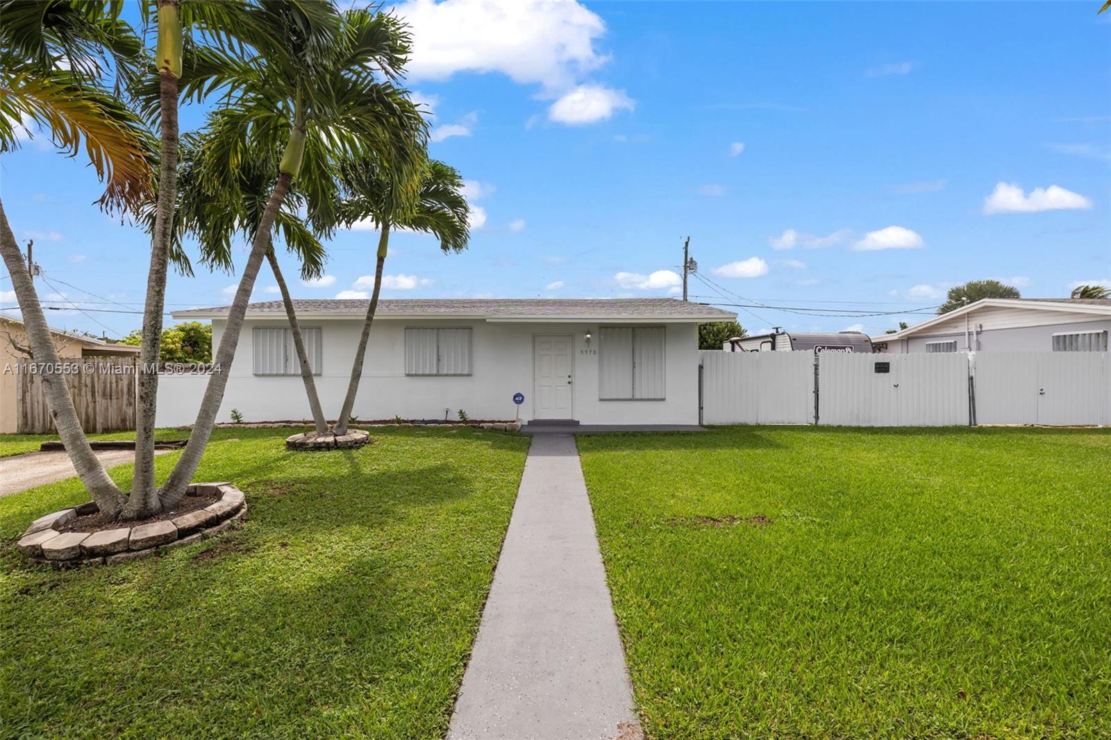 9970 SW 213th St, Cutler Bay, Florida image 2