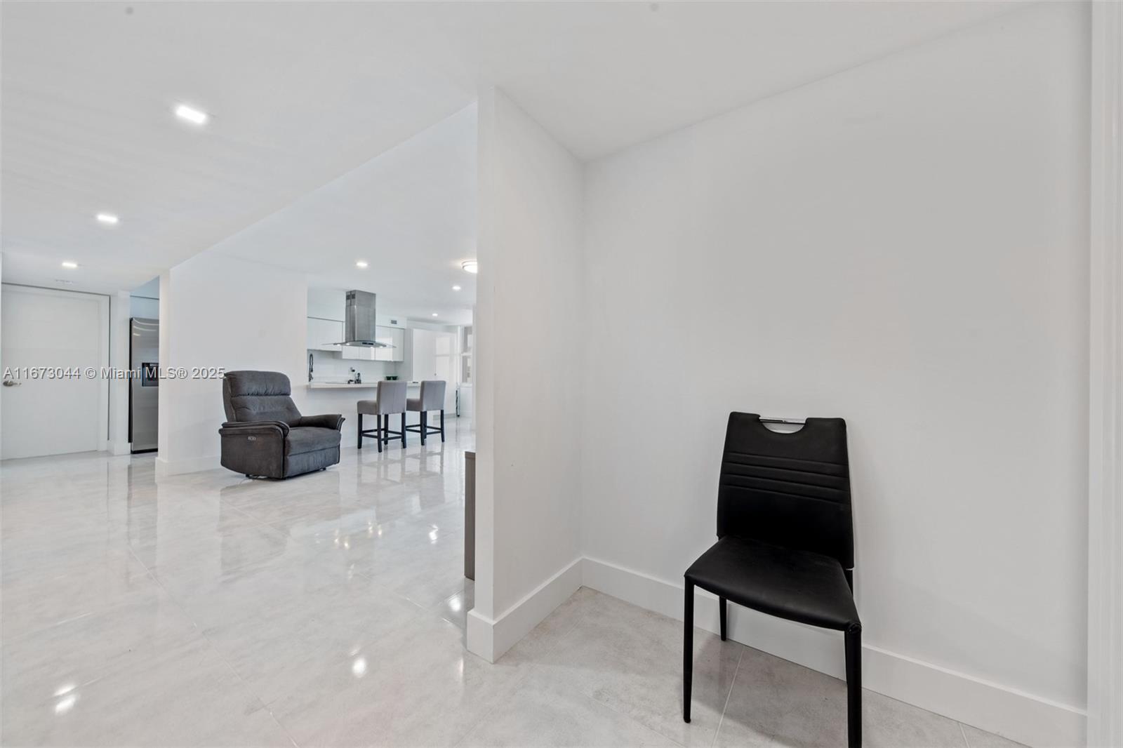 Listing Photo 12