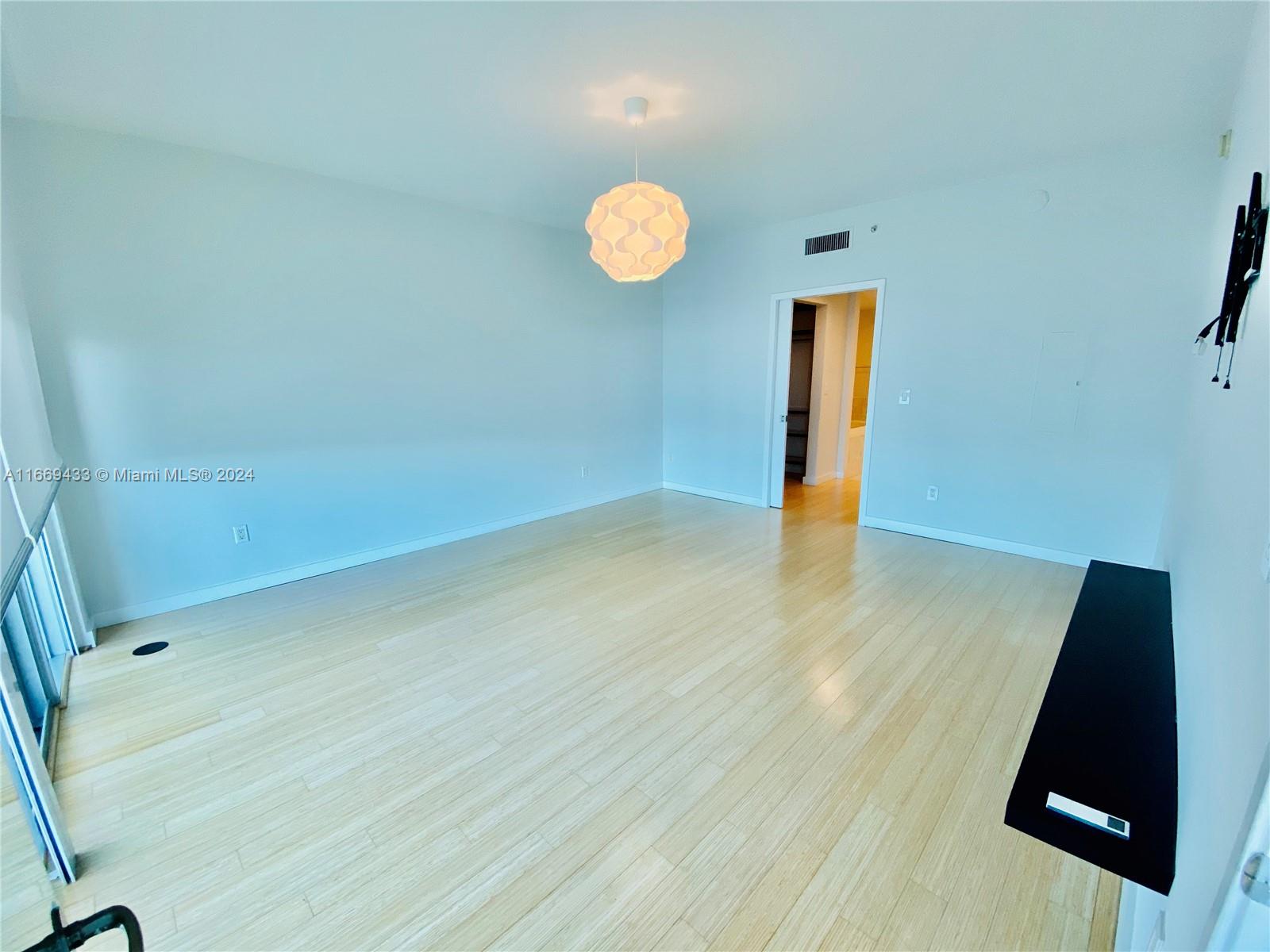 1331 Brickell Bay Dr #1405, Miami FL 33131