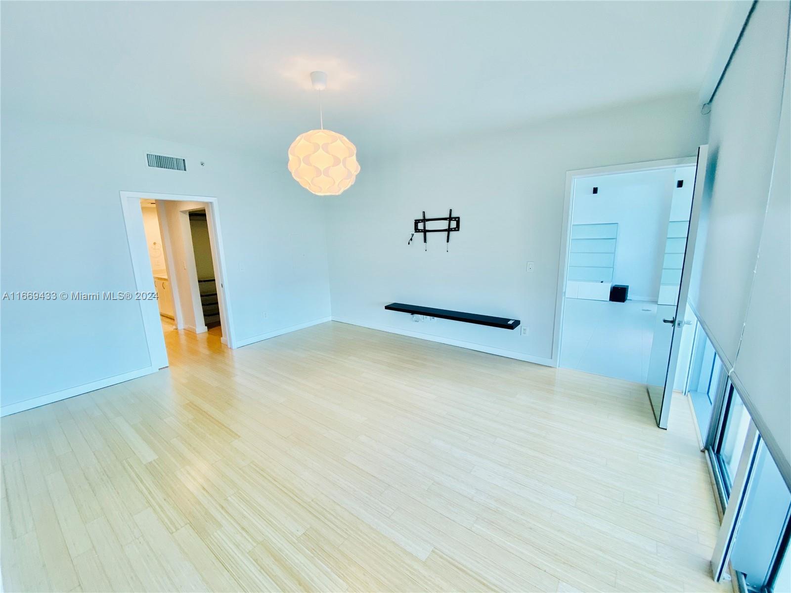 1331 Brickell Bay Dr #1405, Miami FL 33131