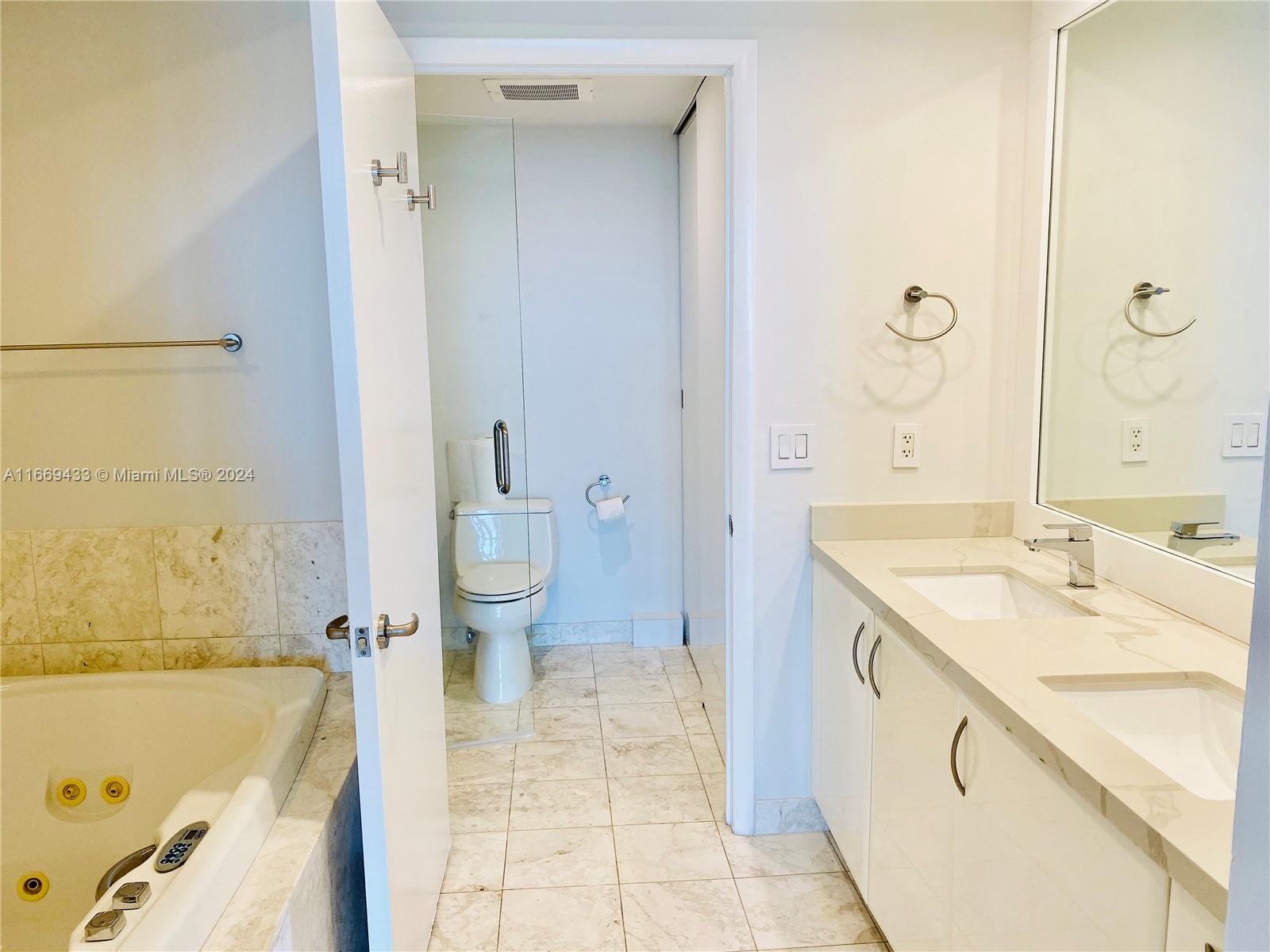 1331 Brickell Bay Dr #1405, Miami FL 33131