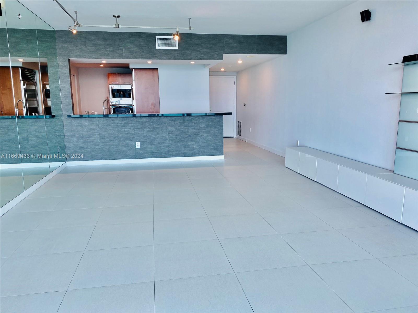 1331 Brickell Bay Dr #1405, Miami FL 33131