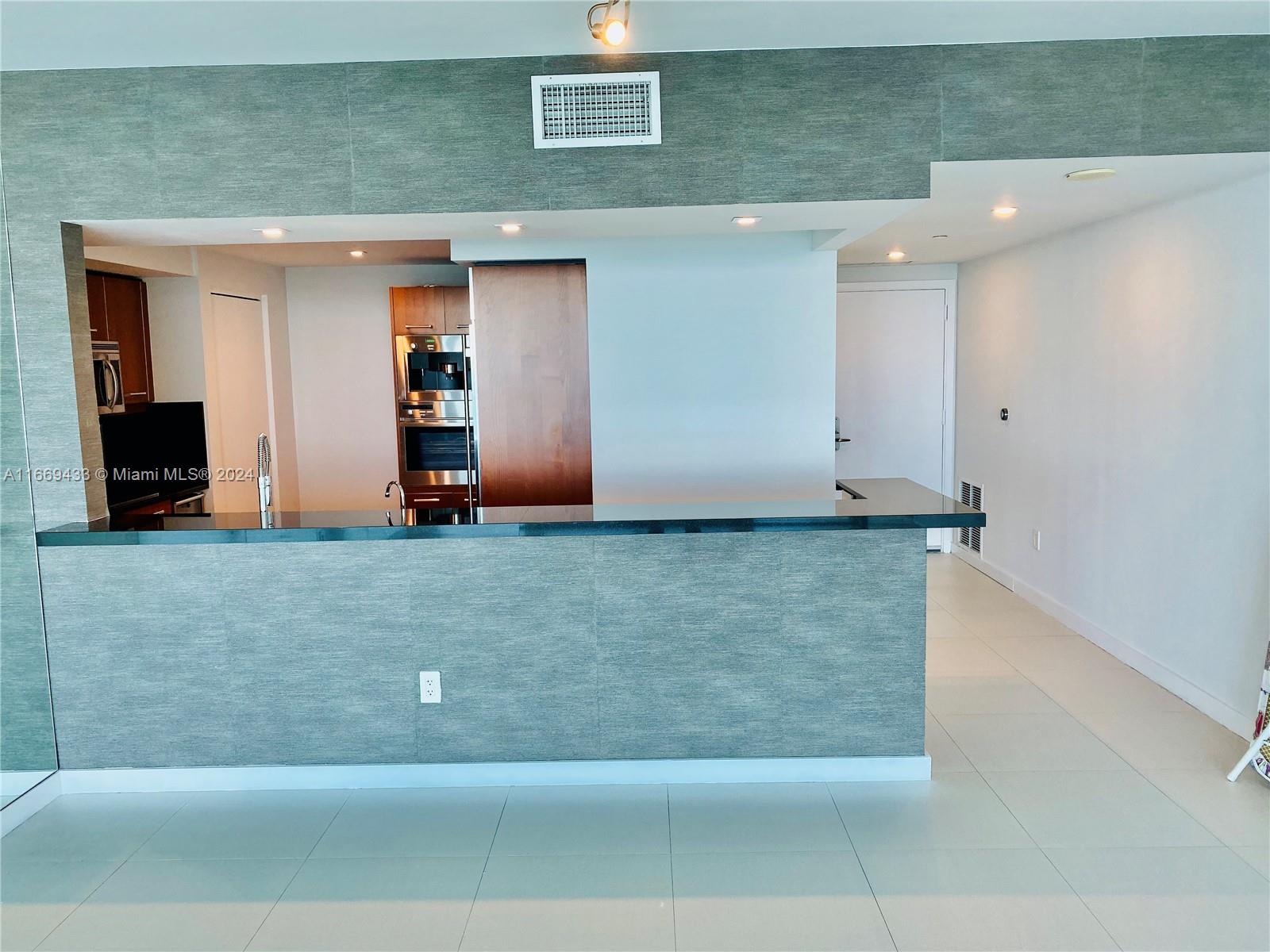 1331 Brickell Bay Dr #1405, Miami FL 33131