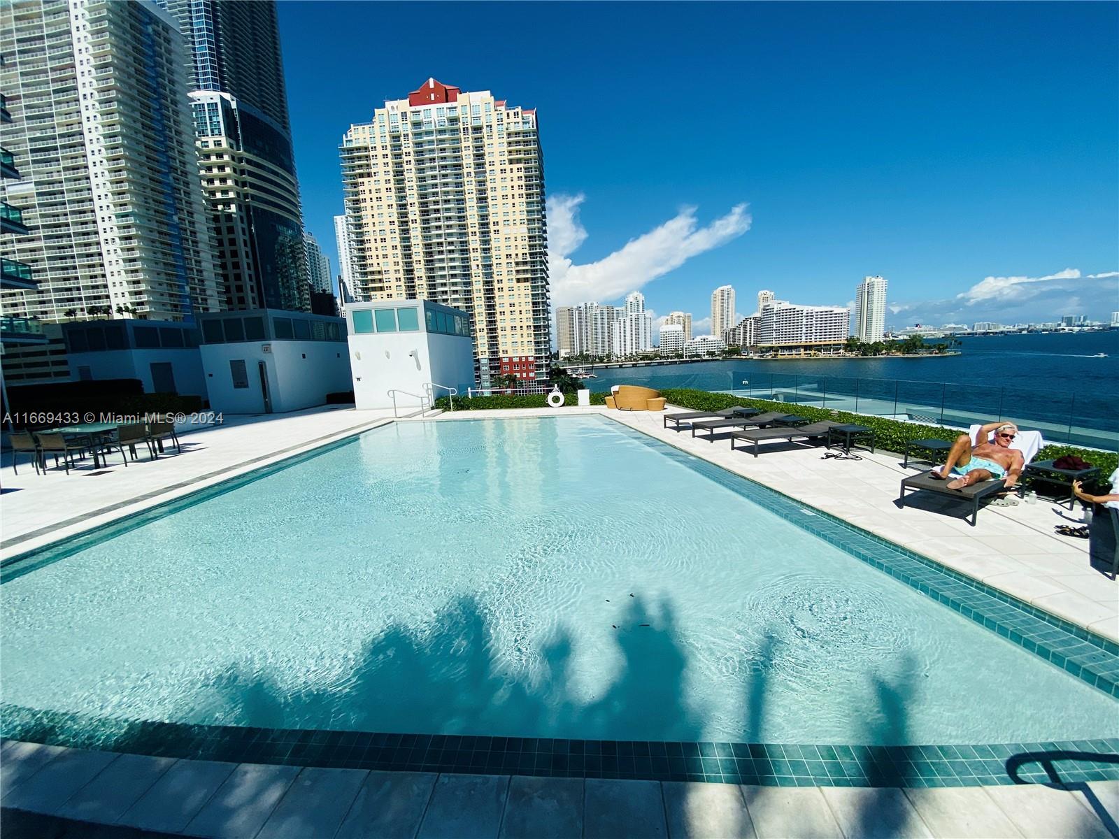 1331 Brickell Bay Dr #1405, Miami FL 33131