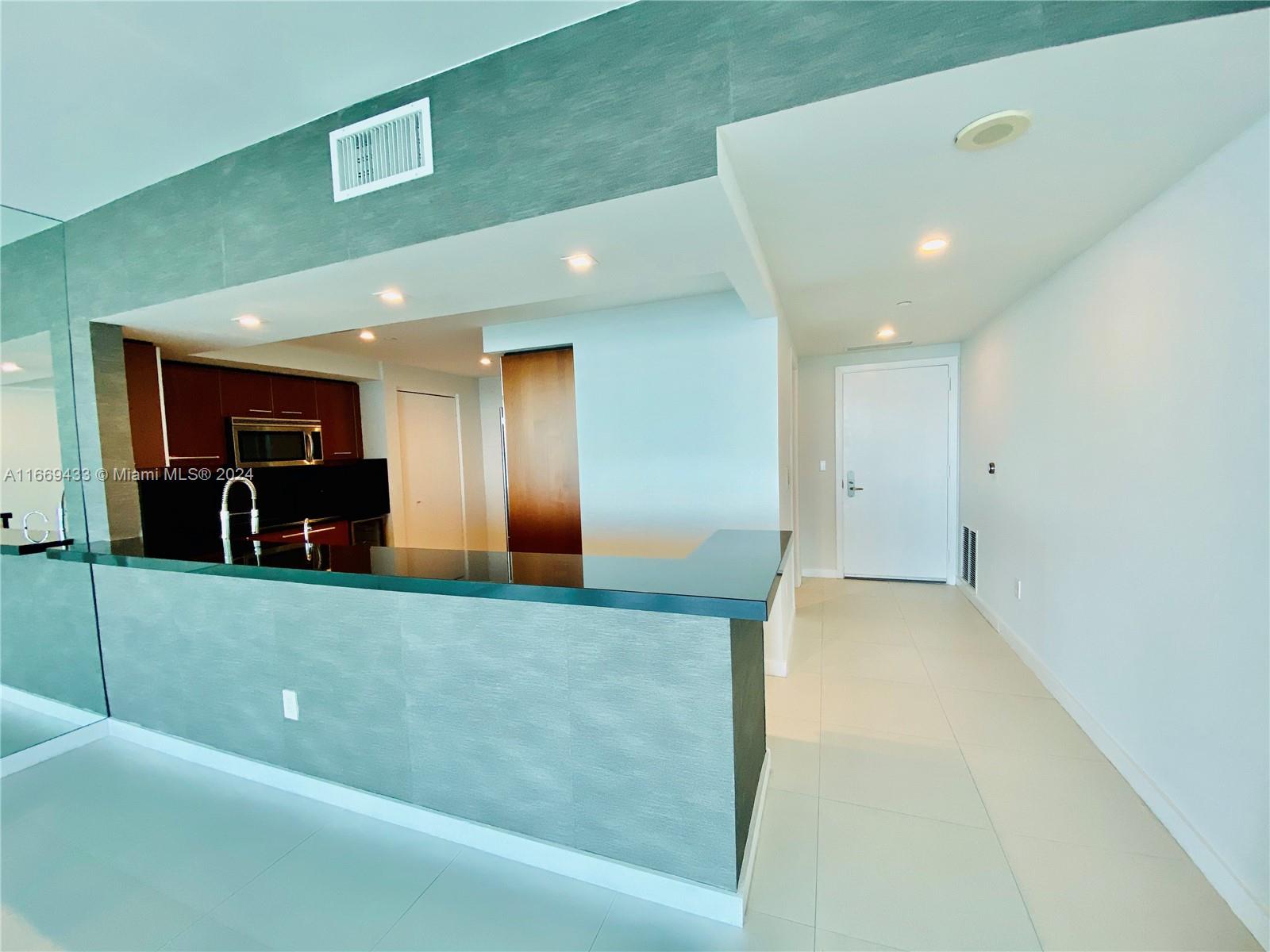 1331 Brickell Bay Dr #1405, Miami FL 33131