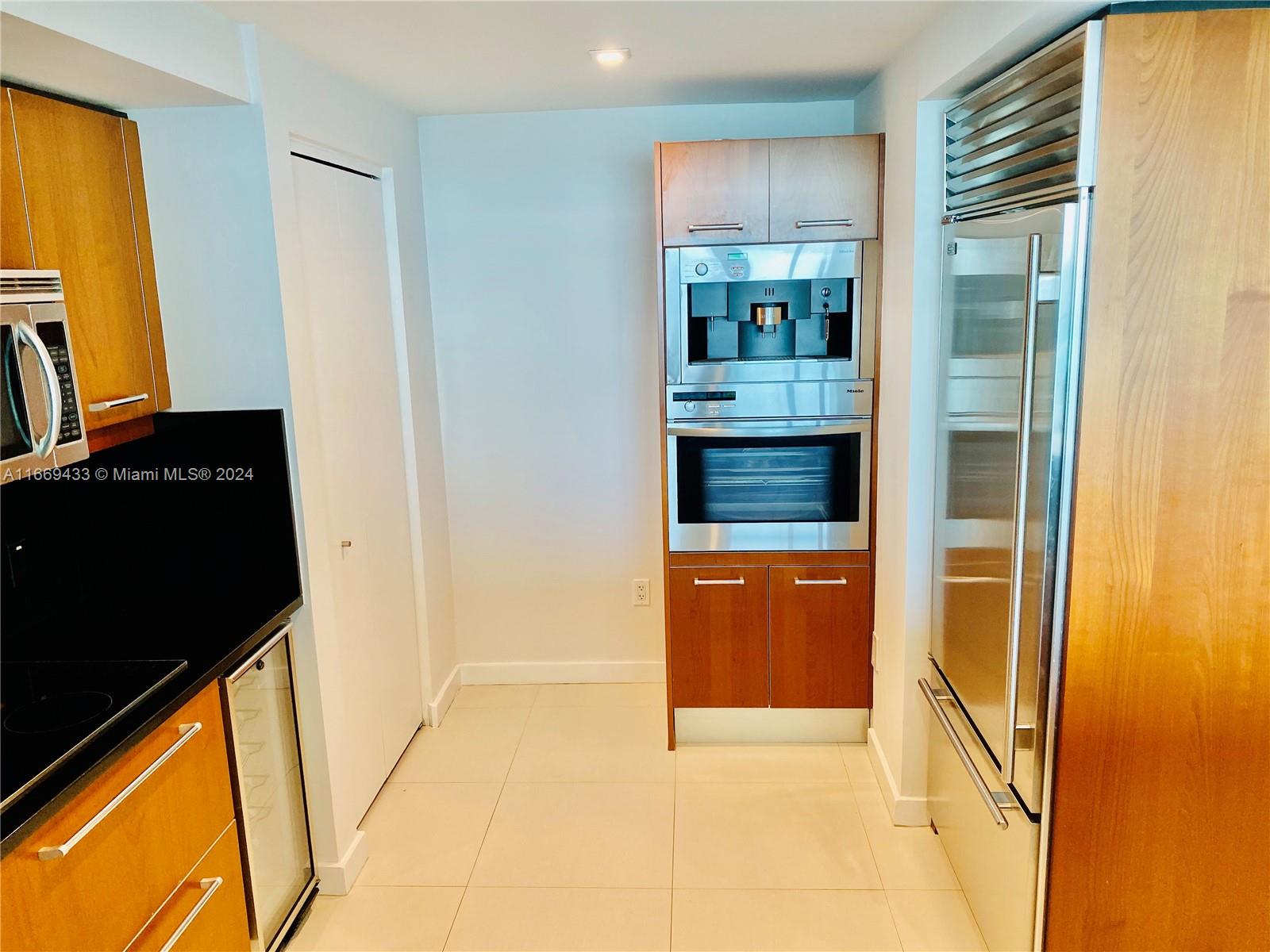 1331 Brickell Bay Dr #1405, Miami FL 33131
