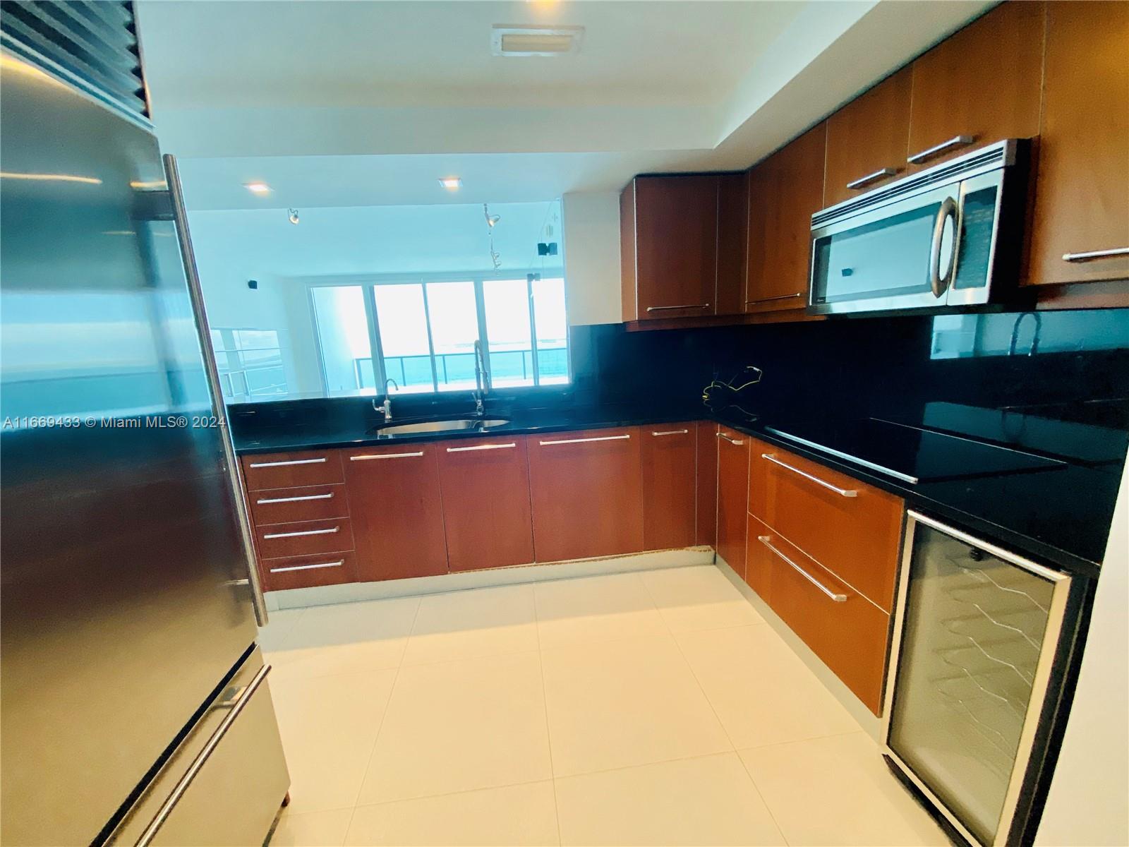 1331 Brickell Bay Dr #1405, Miami FL 33131