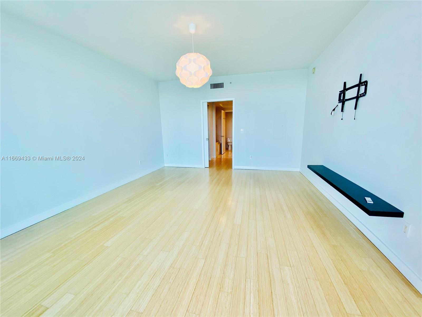 1331 Brickell Bay Dr #1405, Miami FL 33131