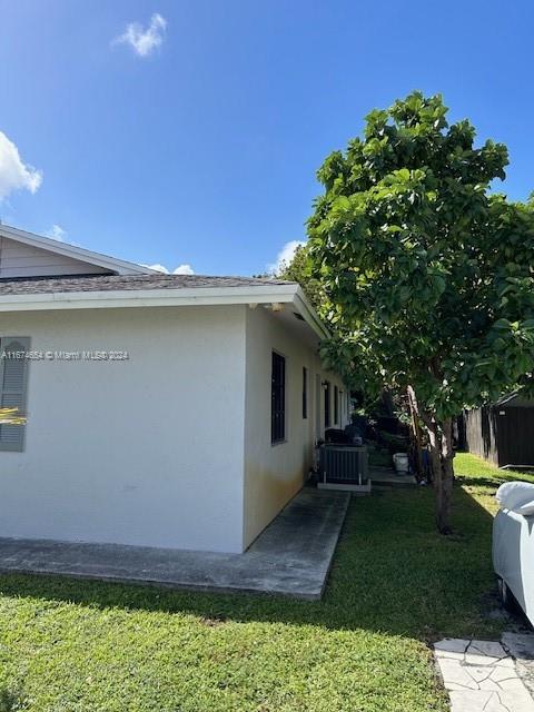 1099 NE 35th St, Oakland Park, Florida image 5