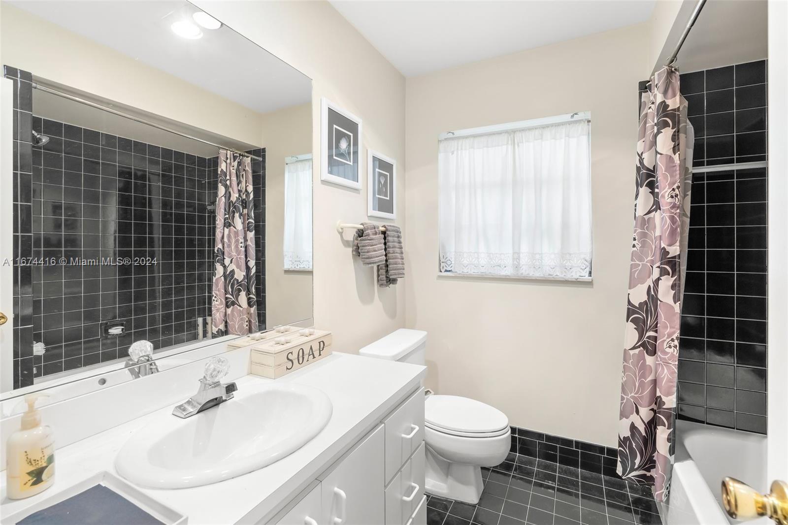 5106 Bayberry Ln, Tamarac, Florida image 25