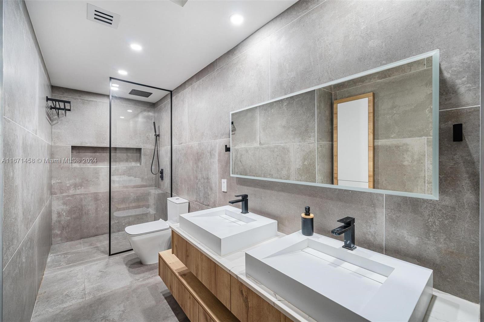 808 Brickell Key Dr #1903, Miami FL 33131
