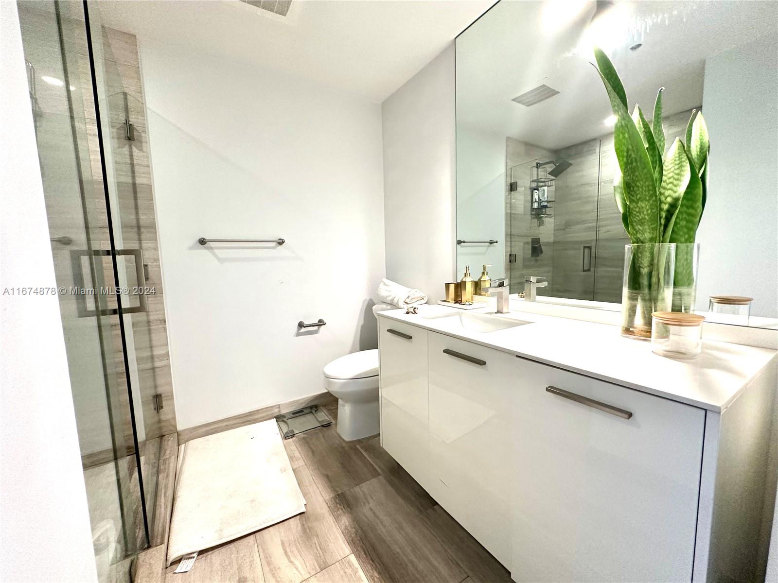 1300 Brickell Bay Dr #2106, Miami FL 33131