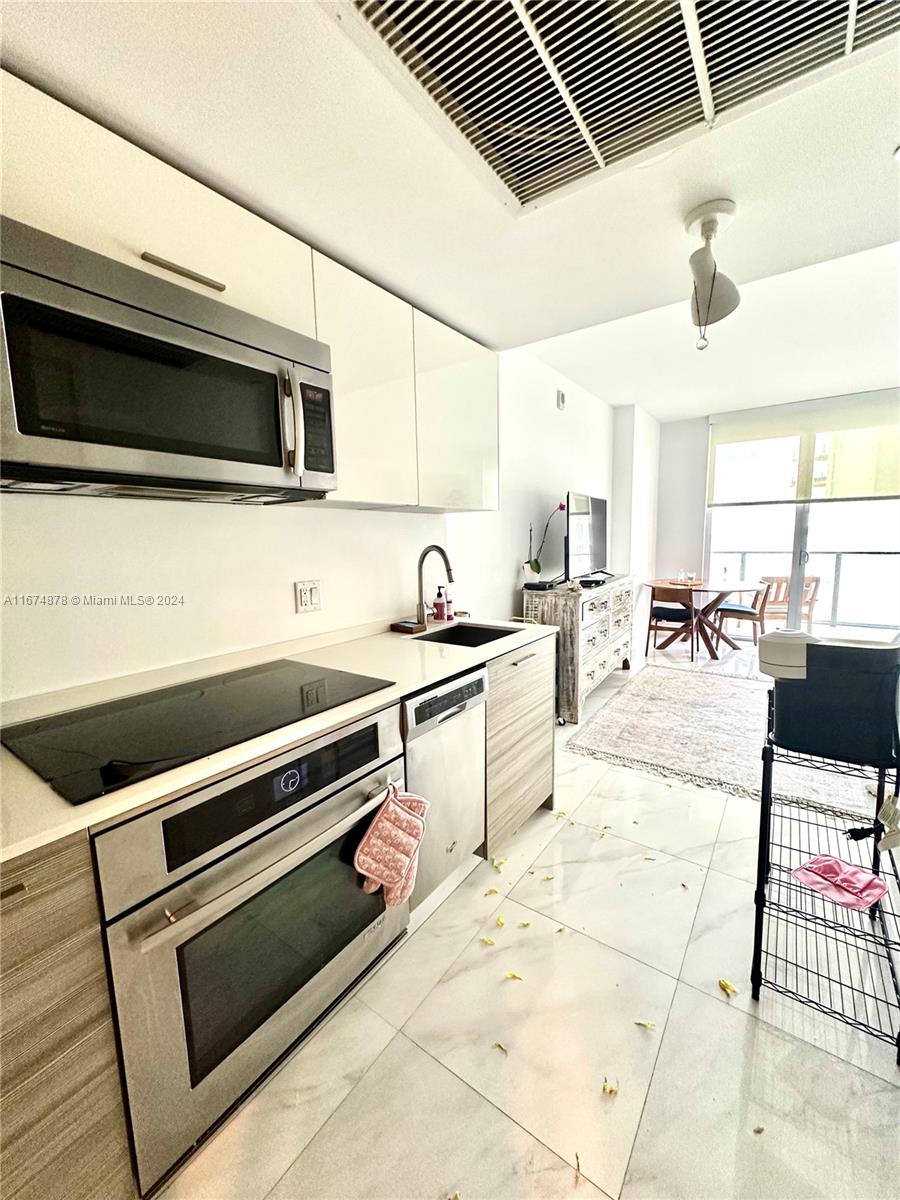 1300 Brickell Bay Dr #2106, Miami FL 33131