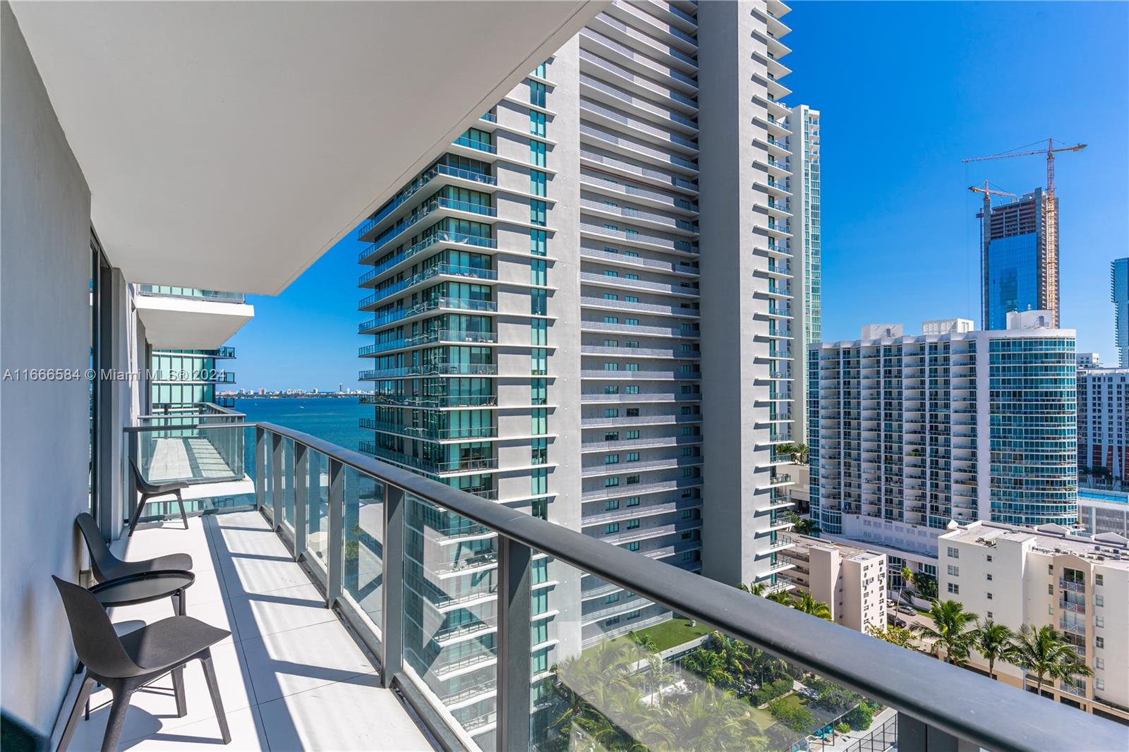 Apartamento à Venda em Miami, FL