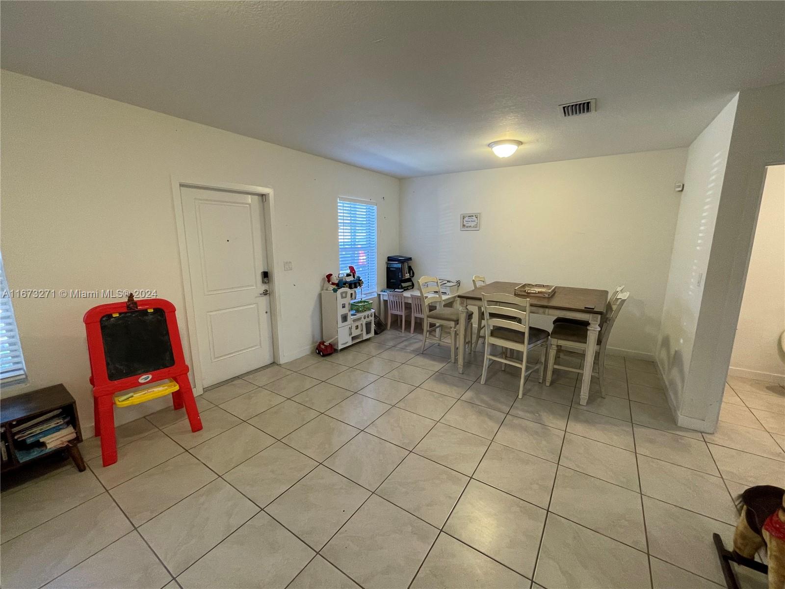 493 NE 5th Pl, Florida City, Florida image 3