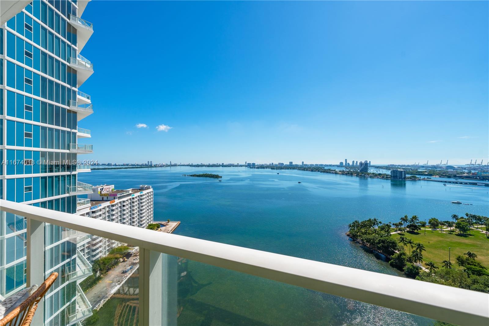 Located in the heart of trendy Miami is Paramount Bay. 2-bedroom residence with sweeping and breathtaking views of Biscayne Bay all through floor to ceiling windows. 06 line with private foyer entry, large private balcony, kitchen with high-end appliances and breakfast bar. Full-service building offering resort style amenities such as sunrise and sunset pools with cabanas, game room, state-of-the art gym, party-room with kitchen facilities, business lounge, spa, 24hr front desk, concierge and party-room with kitchen facilities.