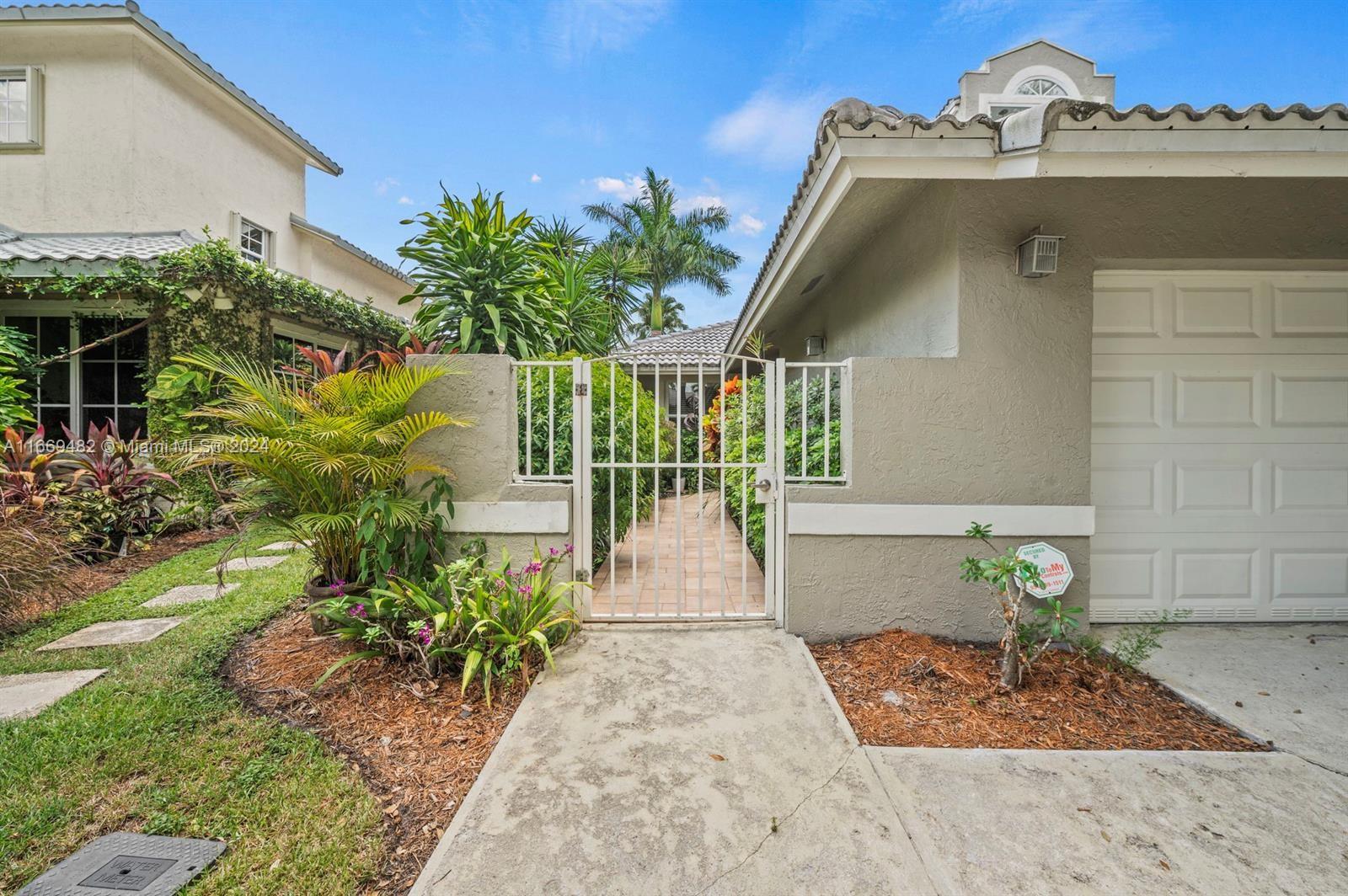 2150 Cove Ln, Weston, Florida image 8