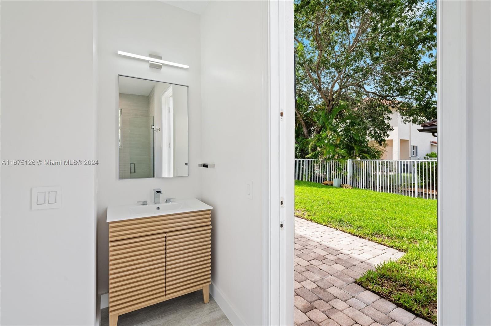 1807 Victoria Pointe Cir, Weston, Florida image 21