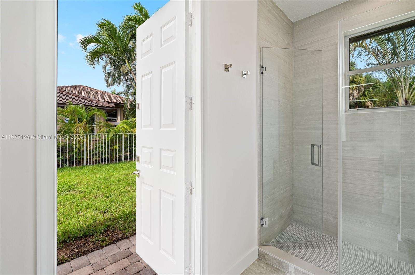 1807 Victoria Pointe Cir, Weston, Florida image 22